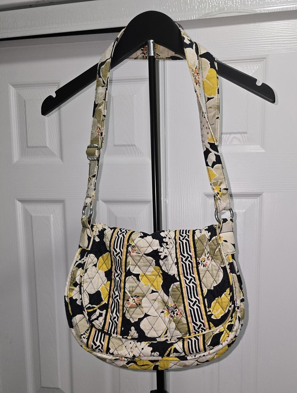 Vera‎ Bradley Cassidy bag in the retired "Dogwood" floral Pattern